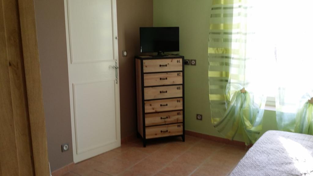 Les Portes Du Soleil Bed and Breakfast Capestang Δωμάτιο φωτογραφία
